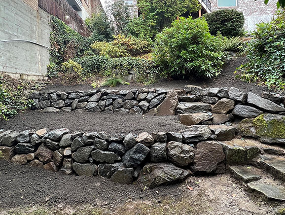 Two-tieired residential retaining wall